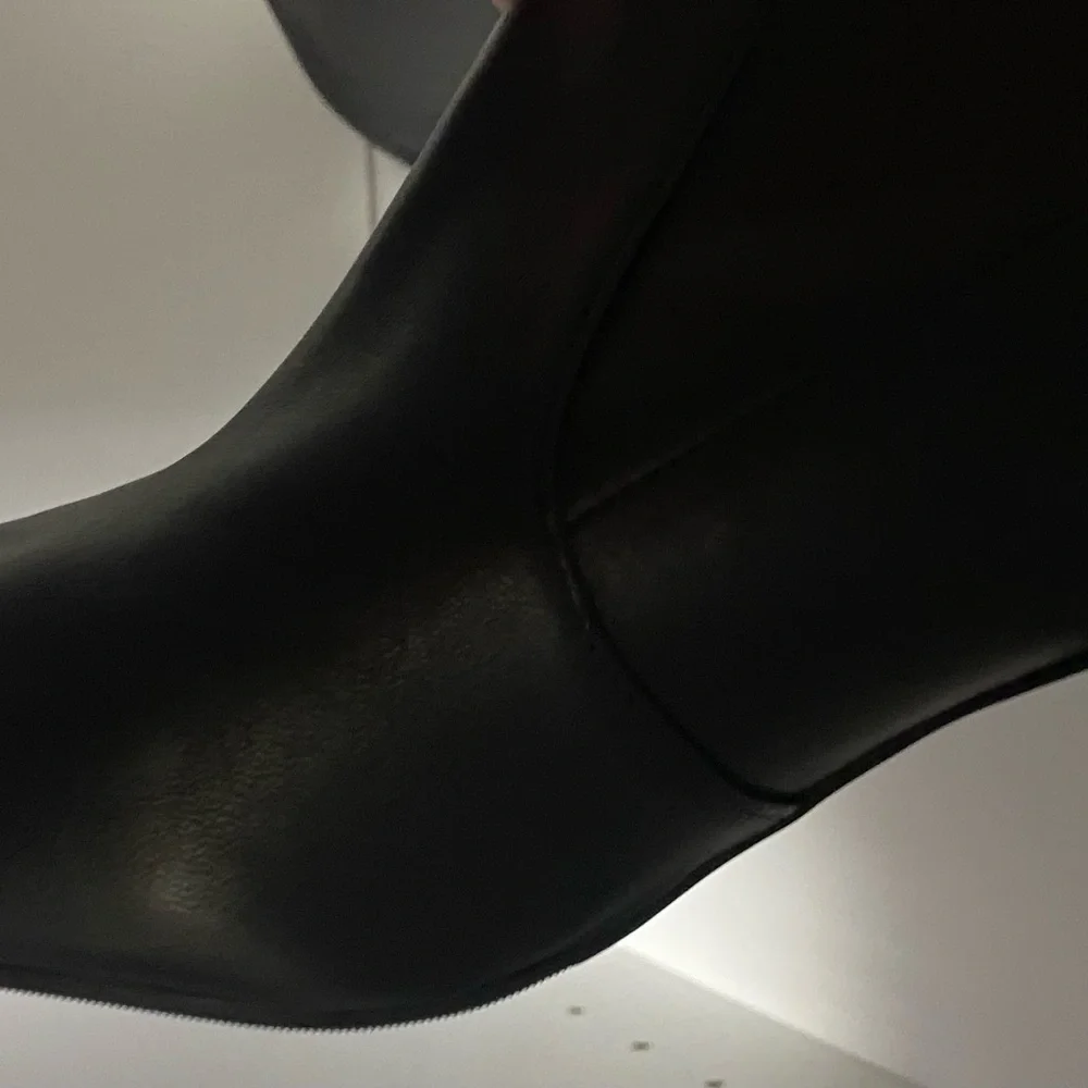 Stuart Weitzman Liviana Black Leather Boot - Picture 8 of 10